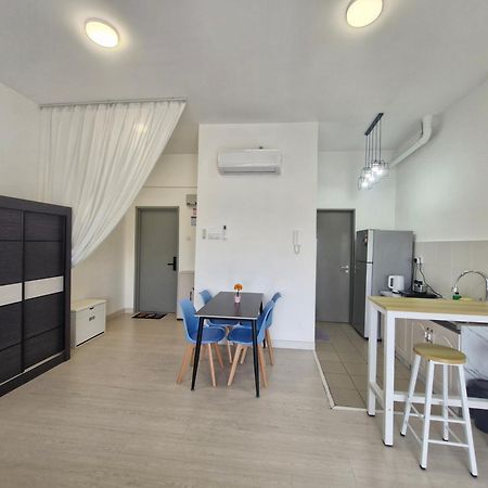 Taman Equine Comfy Studio#Greenery View#4 Pax#Aeon Mall Seri Kembangan Zewnętrze zdjęcie